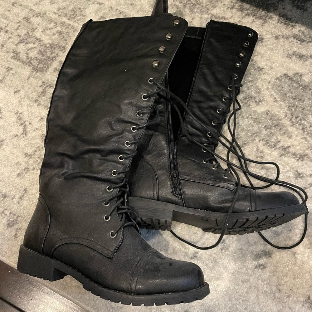 Combat boots